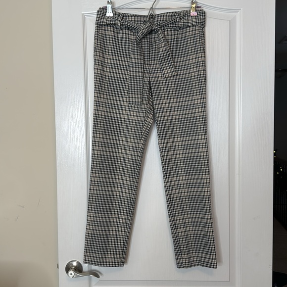 Ann Taylor Pants - Ann Taylor Belted Taper Pant in Houndstooth / Plaid Size 2